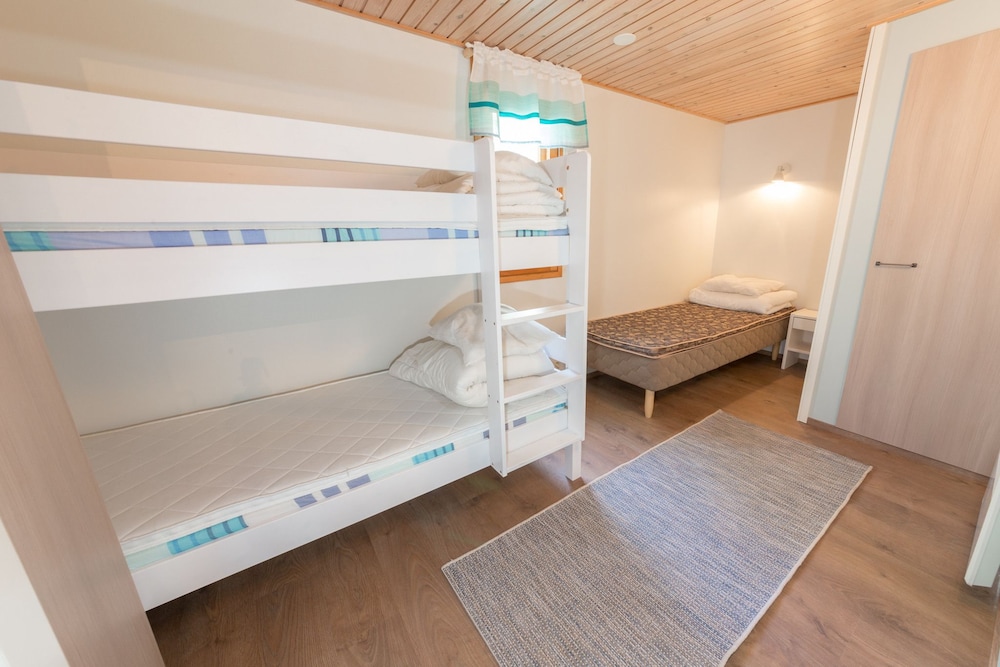 Cottage, multiple beds (5-6 Adults) - Photo 10