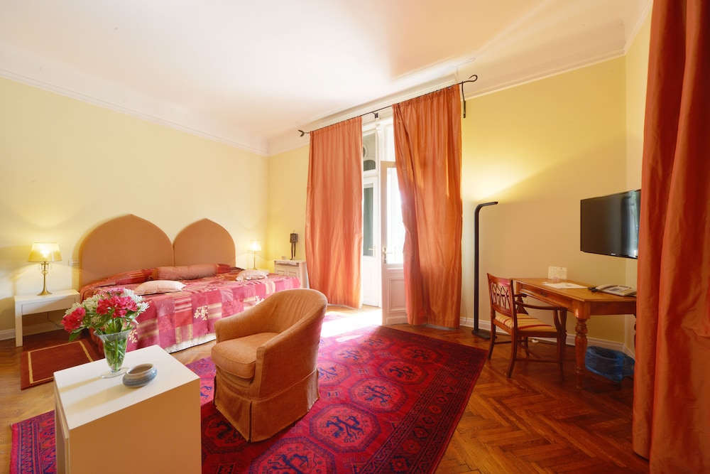Superior Twin Room, Balcony, Sea Facing photo 1