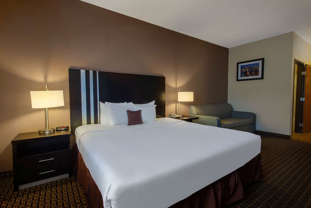 Suite, 1 King Bed, Non Smoking - Photo 1