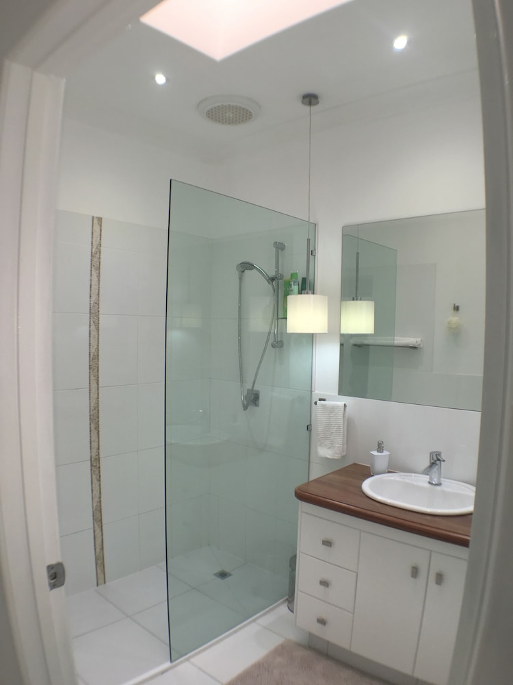 Standard Suite, 1 Bedroom, Shared Bathroom photo 3