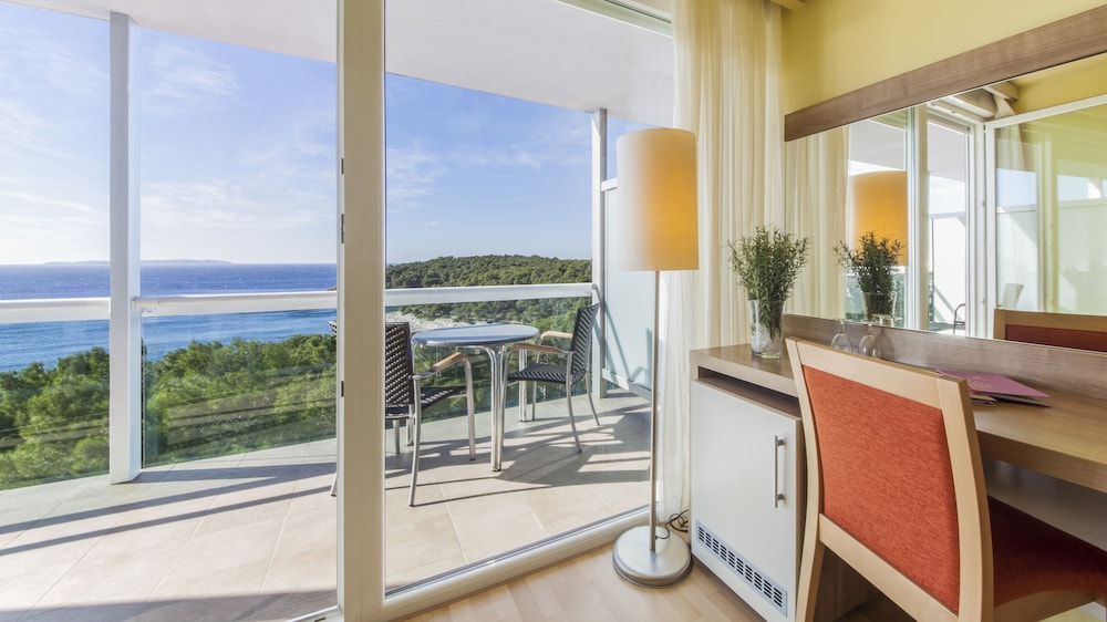 Suite with Balcony and Sea Side - Photo 6
