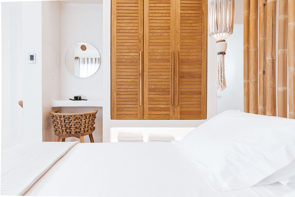 Villa 3 Bedrooms and 2 Bedrooms Apartment with Private Pool and Jetted Tub