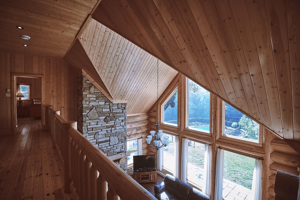 Executive Plus 44 - Majestic log Chalet With hot tub Sauna Heated Pool and Close to Activities, Kuva 26