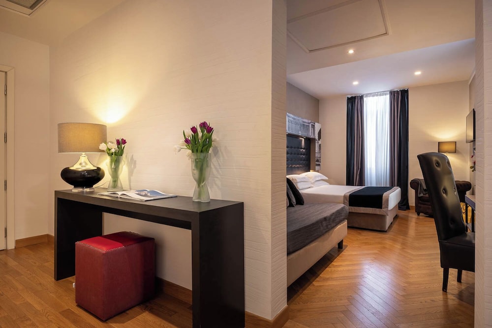 Triple Room thumbnail 5