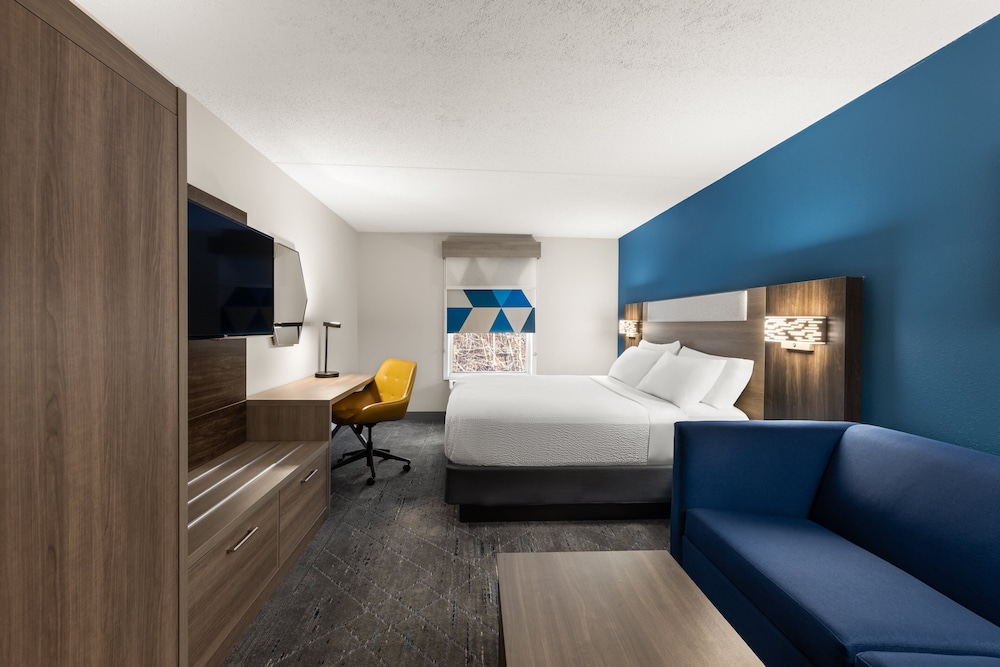Standard Room, 1 King Bed, Accessible, Non Smoking (Communications, Accessible Tub) - Photo 5