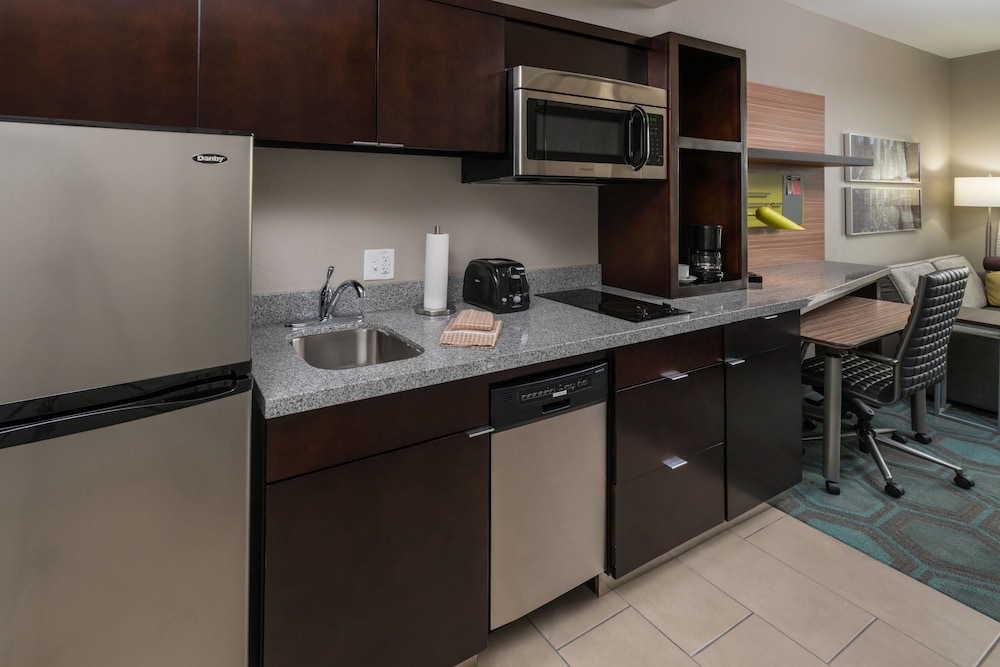 Executive Studio, 2 Queen Beds (Mobility Accessible, Tub) photo 3