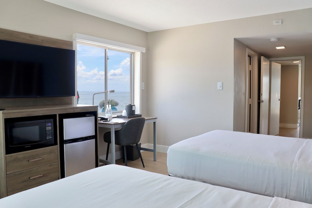 Premier Waterside 2 Bedroom Suite - Photo 3