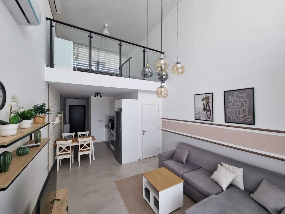Deluxe Duplex, Balcony, Pool View photo 1
