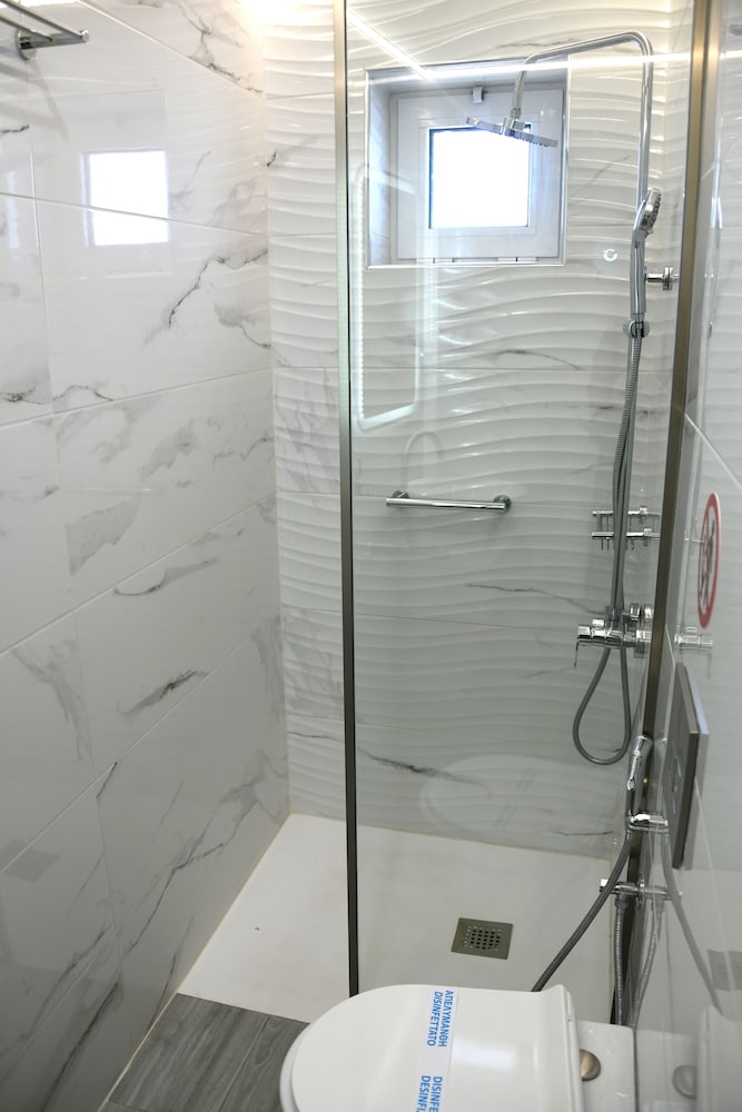 Single Room, Sea View thumbnail 6
