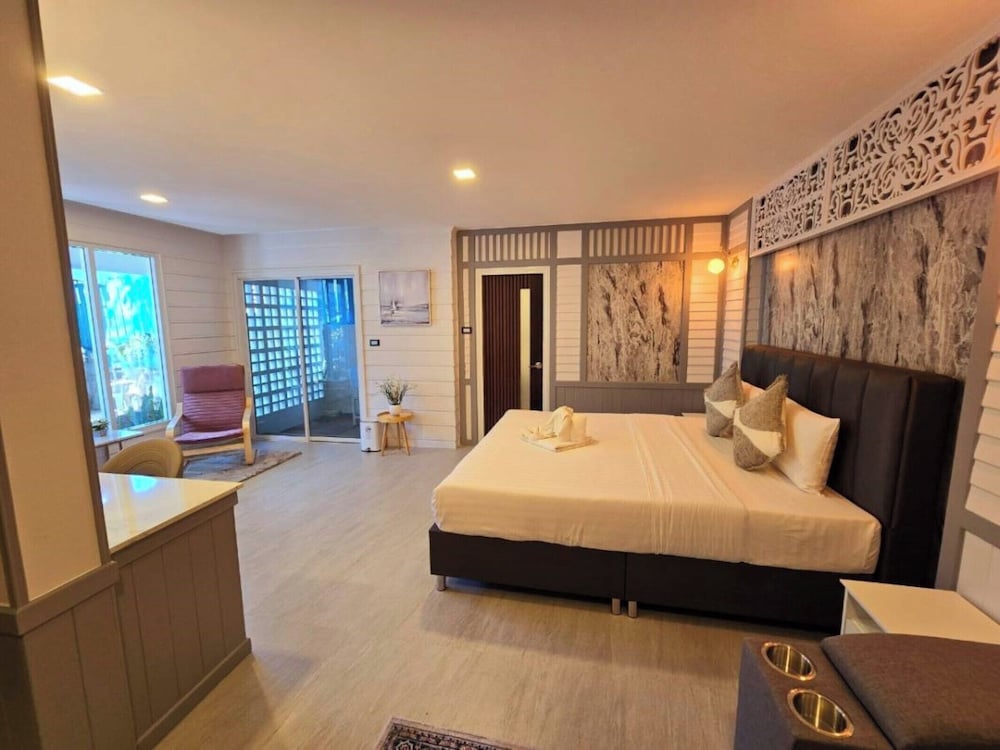 Royal Suite with Garden View - Photo 5