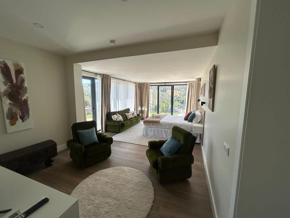 Studio, 1 King Bed, Valley View photo 1
