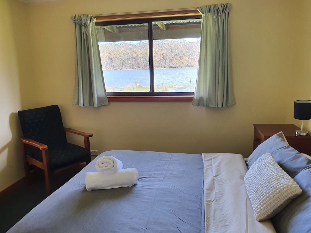 Family Cabin, 2 Bedrooms, Lake View photo 3