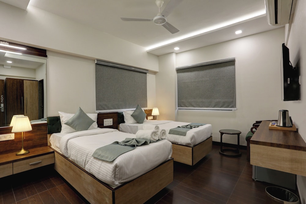 Executive Room - Photo 10