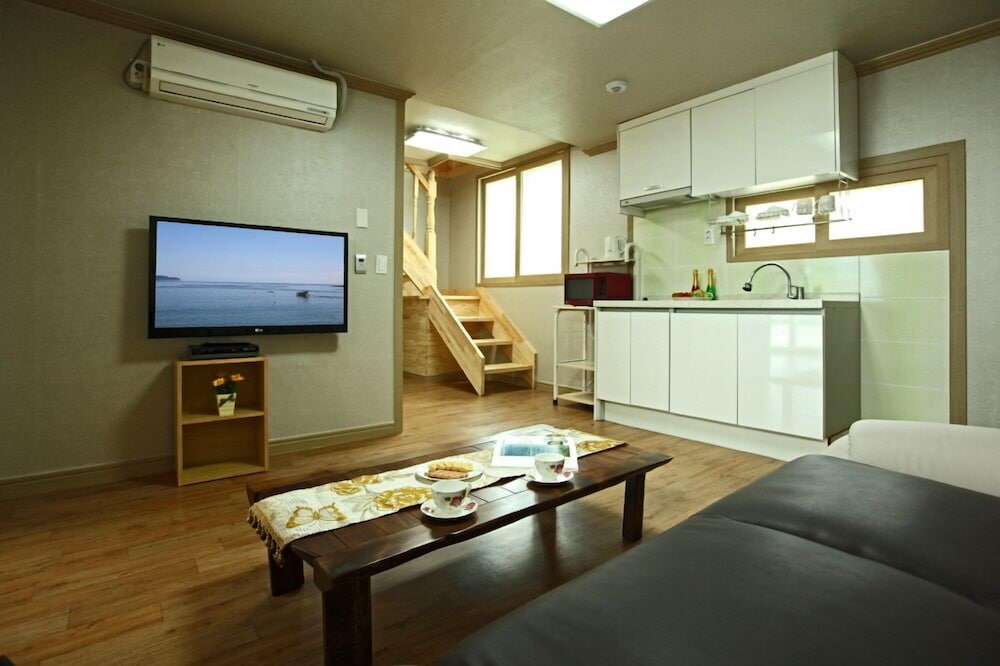 Room (Eunhasoo)