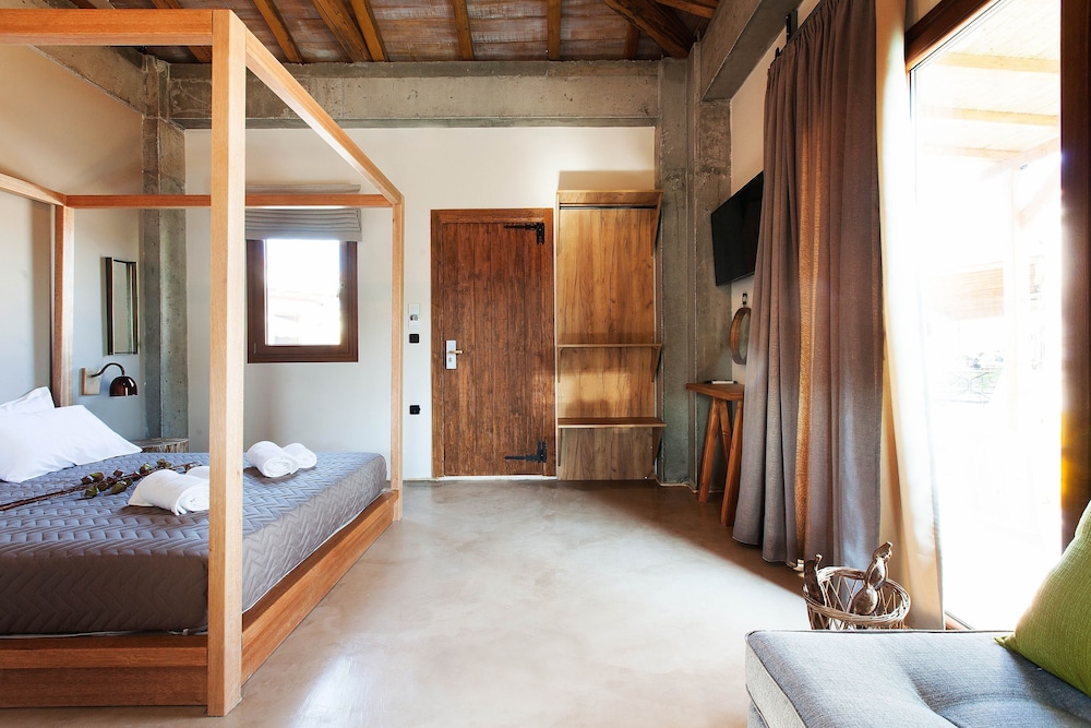 Deluxe Suite, Private Pool, Pool View photo 3
