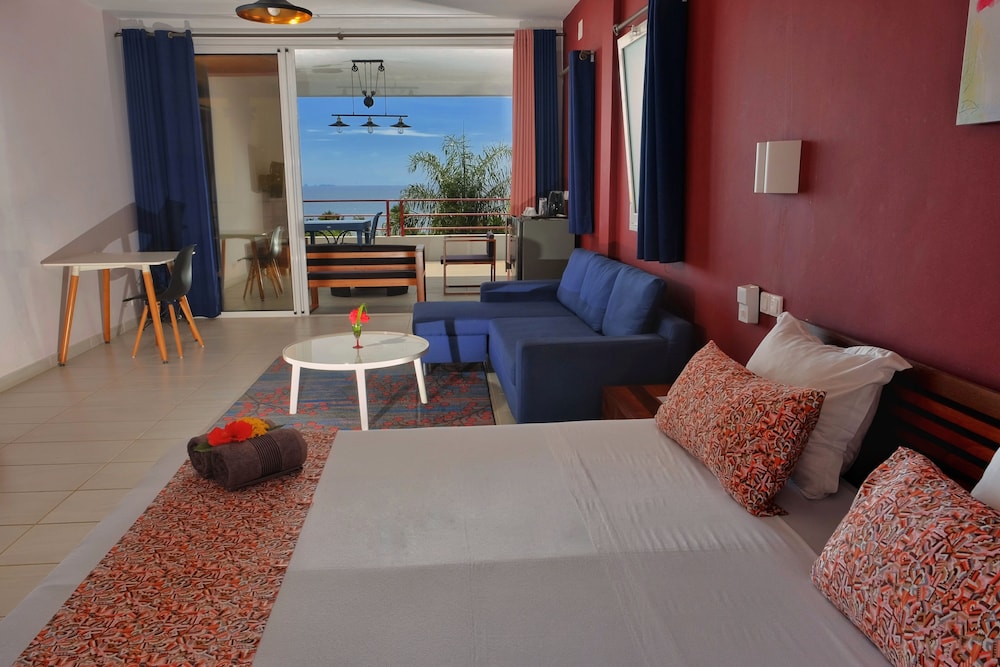 Big Panoramic Suite with Sea,Garden and Pool view