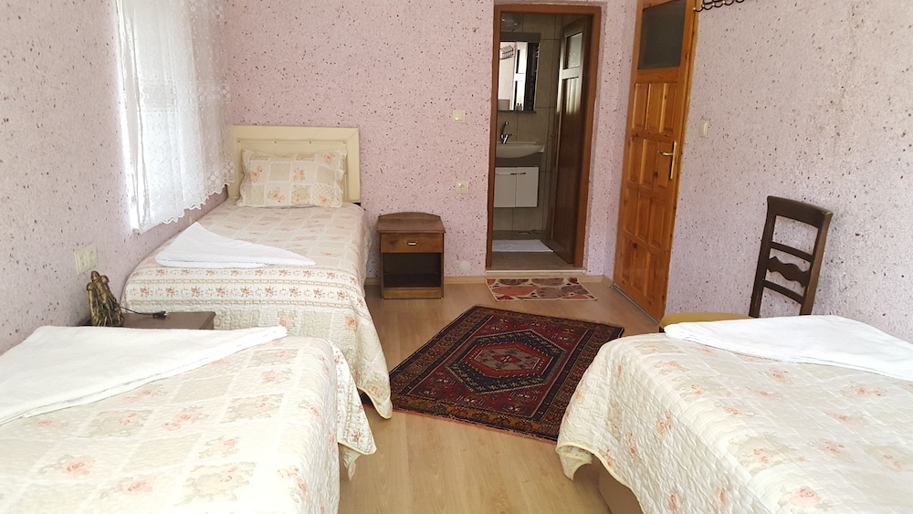 Standard Triple Room photo 2