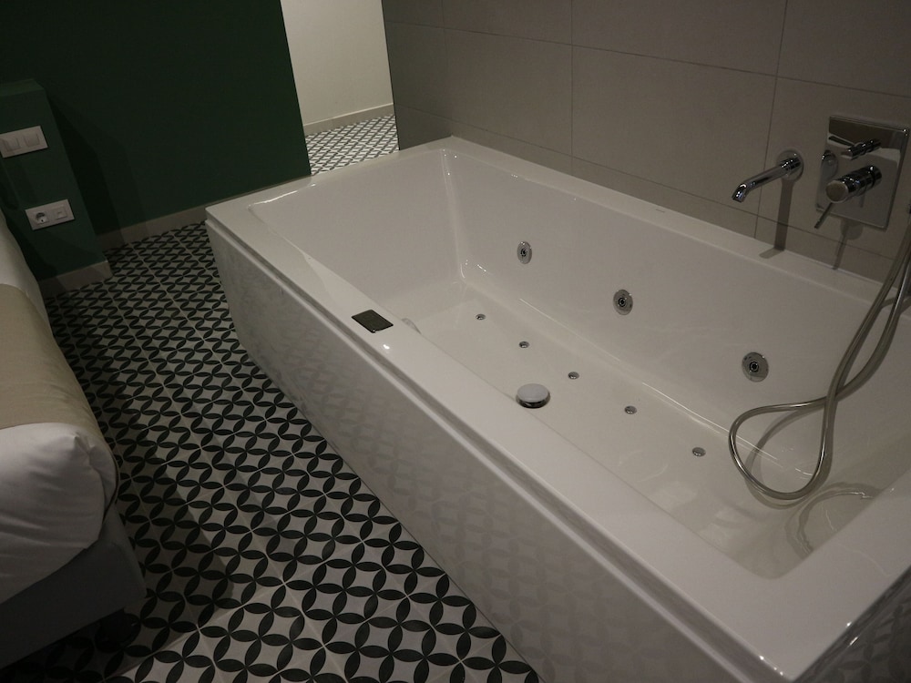 Deluxe Double Room, Hot Tub - Photo 2