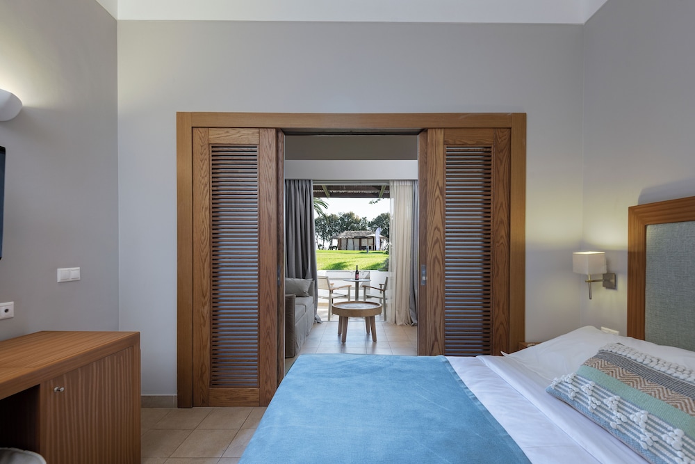 Resort Room Sliding Doors Limited Sea View | Resort Area - Photo 2