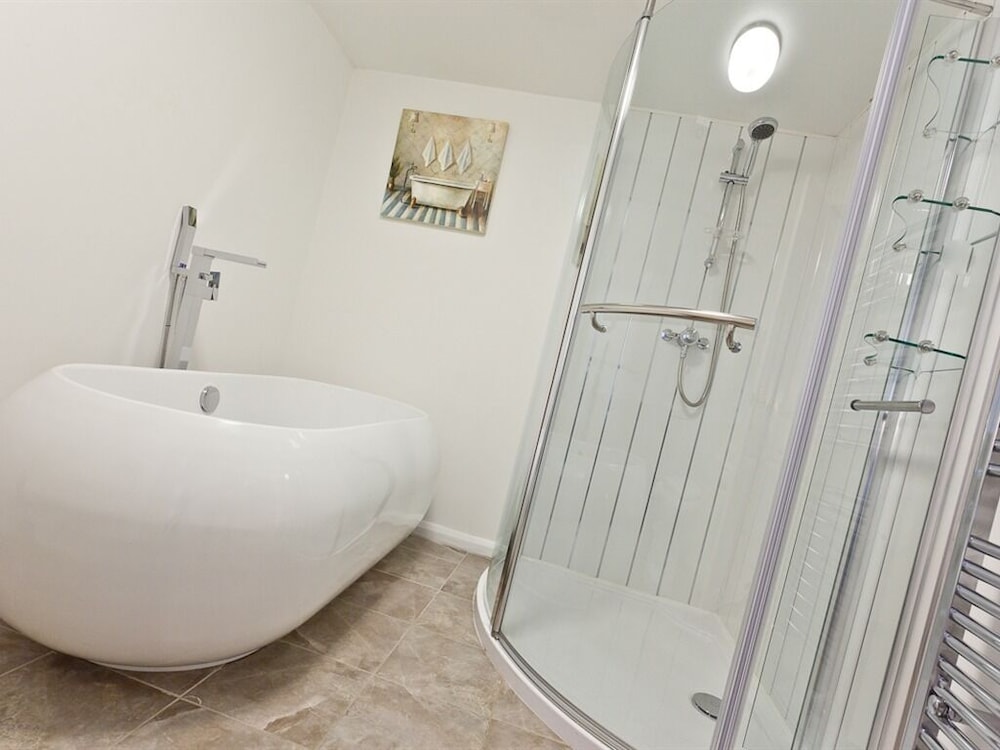 Superior Double or Twin Room, Ensuite (Porcelain) photo 2