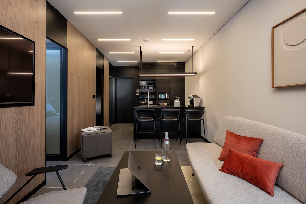 Suite, 1 Queen Bed with Sofa bed