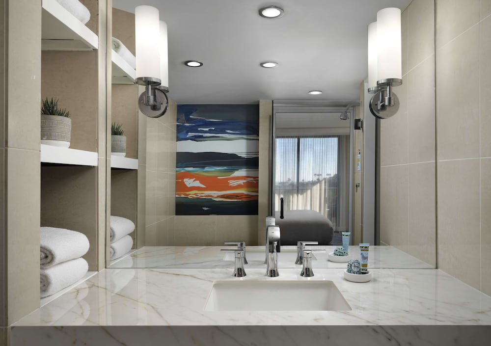 Room, 1 King Bed, Accessible, Ocean View (Hearing Impaired) - Photo 6