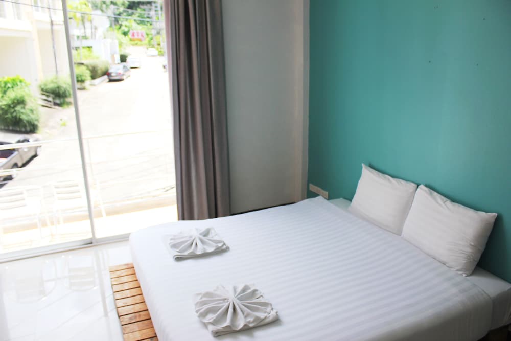 Basic Room, 1 Queen Bed, Non Smoking, Mountain View photo 1