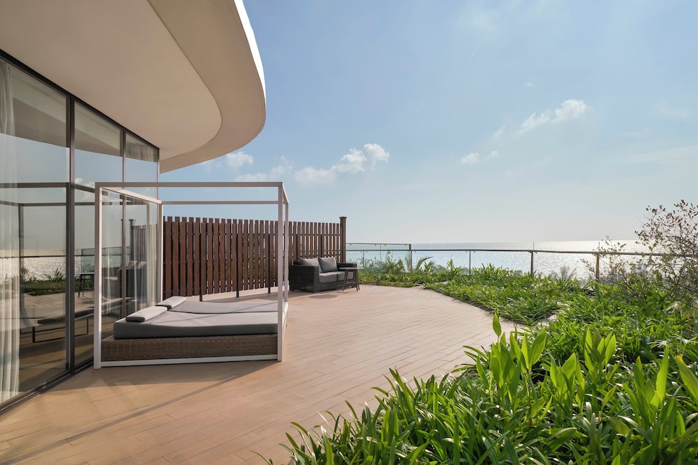 Junior Suite, 2 Twin Beds, Balcony, Ocean View thumbnail 5