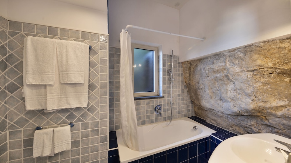 Classic Double Room - Photo 8