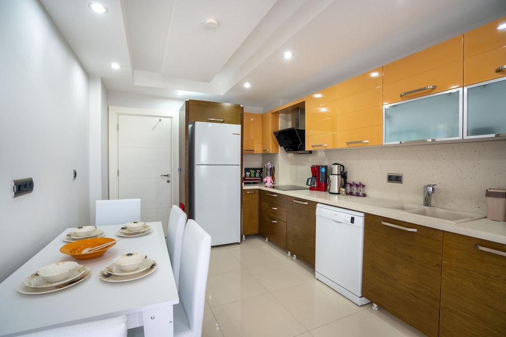 Deluxe Condo, 3 bedrooms, 1 living room (3+1)