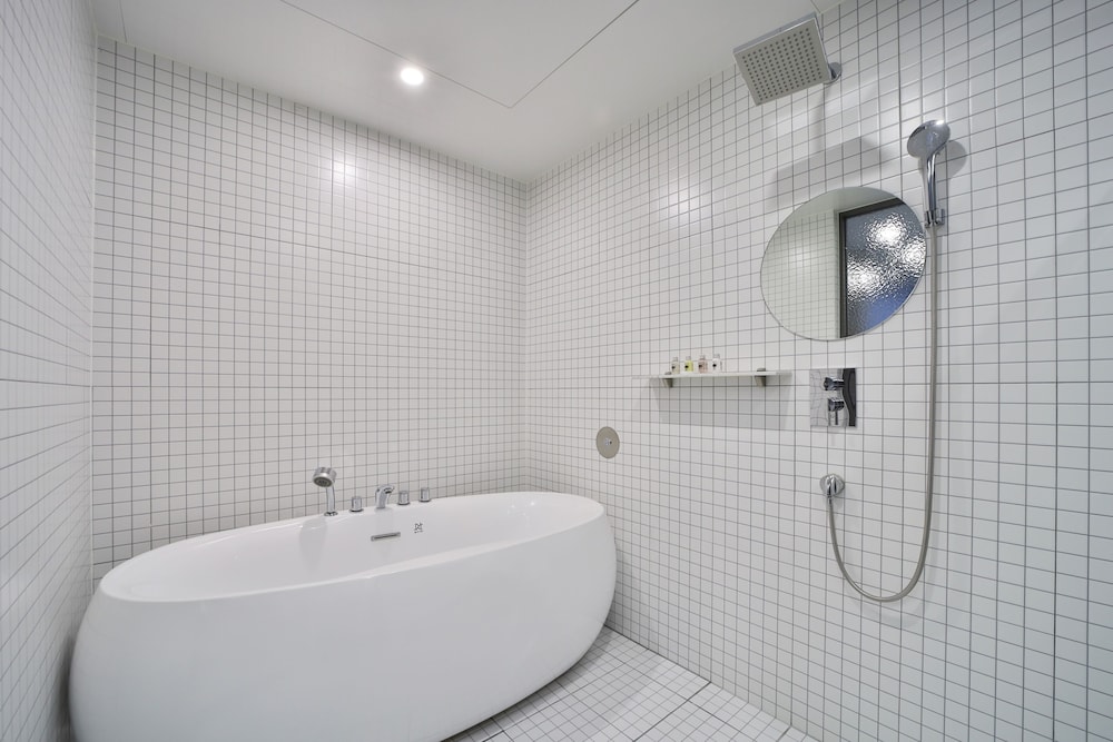 Signature Premium Room - Photo 14
