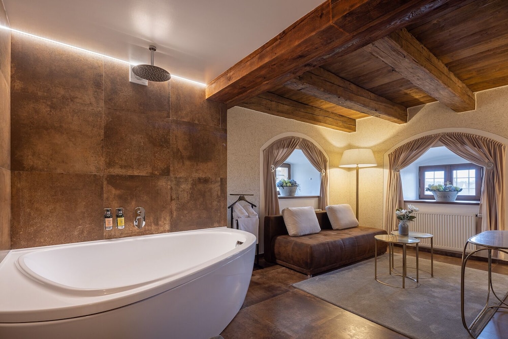 Deluxe Studio Suite