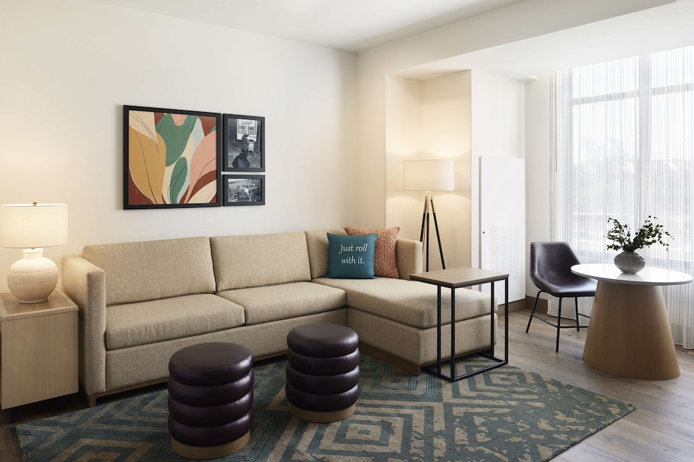 Superior Room, 1 King Bed, Accessible - Photo 1
