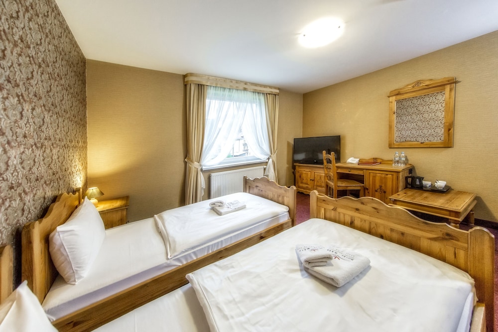 Standard Double or Twin Room (  B  )