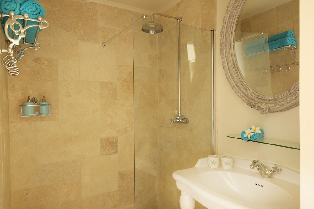Standard Double or Twin Room, Balcony, Marina View photo 2