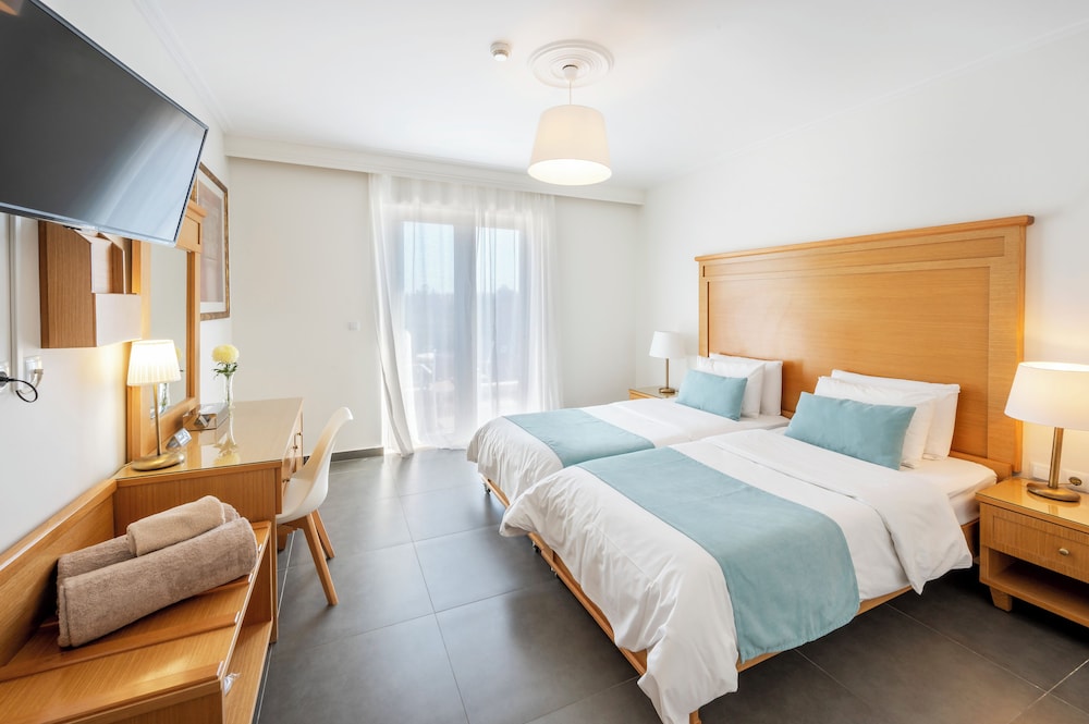 Junior Suite with Pool View