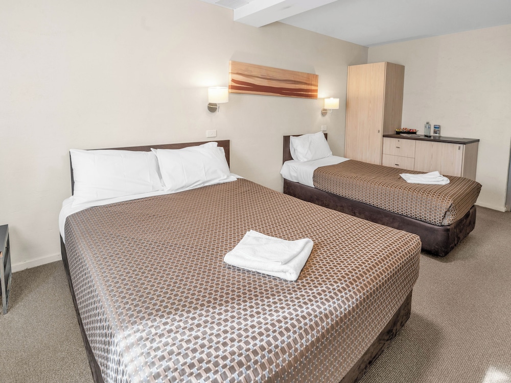 Small Family Room, Multiple Beds - Photo 2