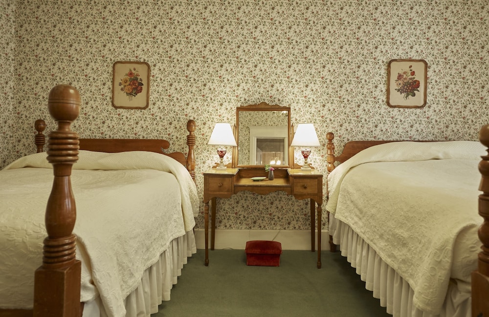 Main Inn Two Queen Suite