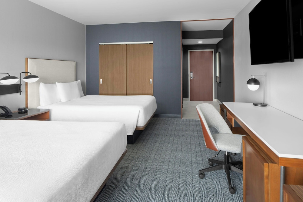 Room, 2 Queen Beds - Photo 3