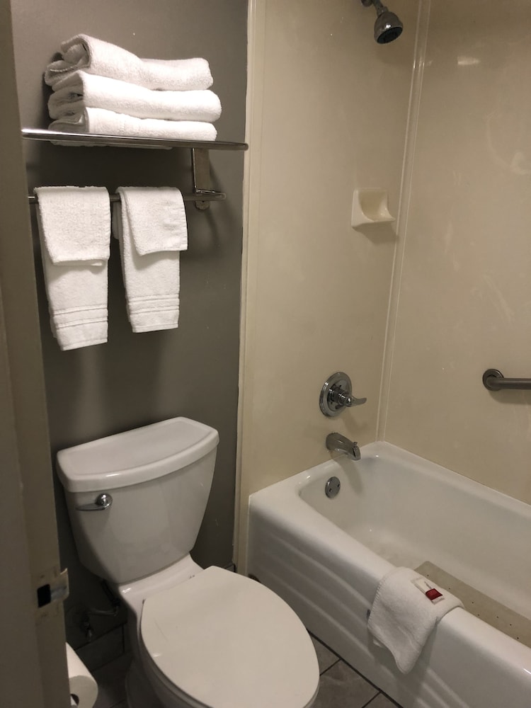 Room, 2 Queen Beds, Non Smoking - Photo 8