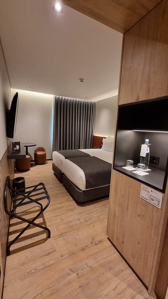 Standard Twin Room - Photo 7