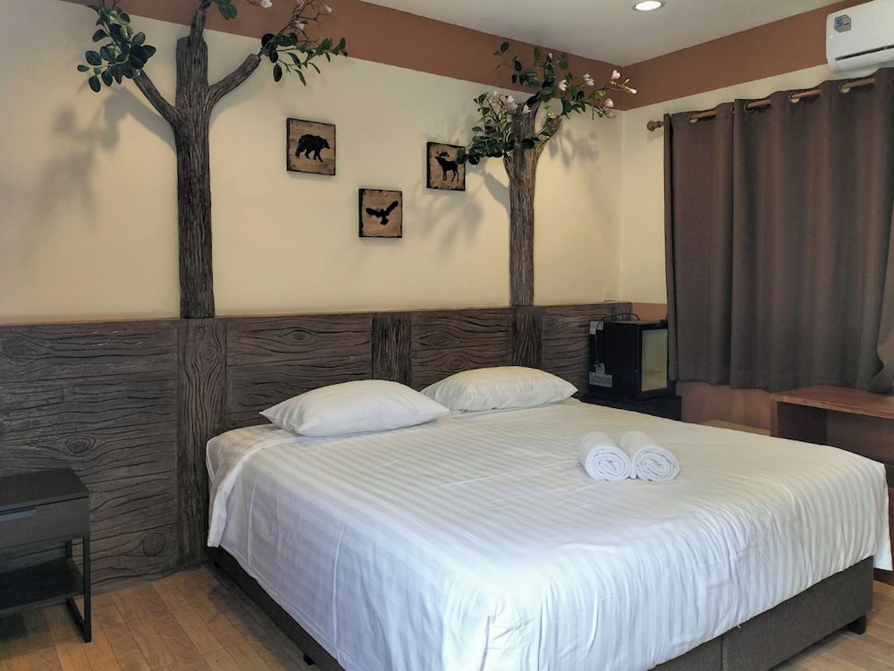 Deluxe Room, 1 King Bed photo 1