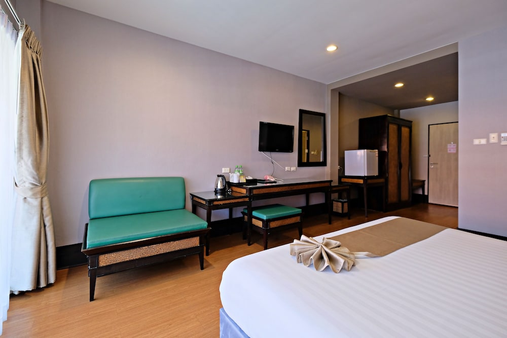 Superior Room, 1 King Bed - Photo 3