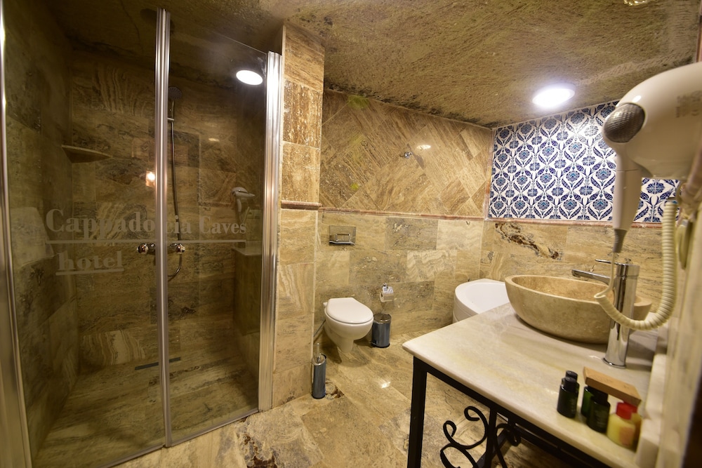 Senior Suite, Jetted Tub - Photo 10