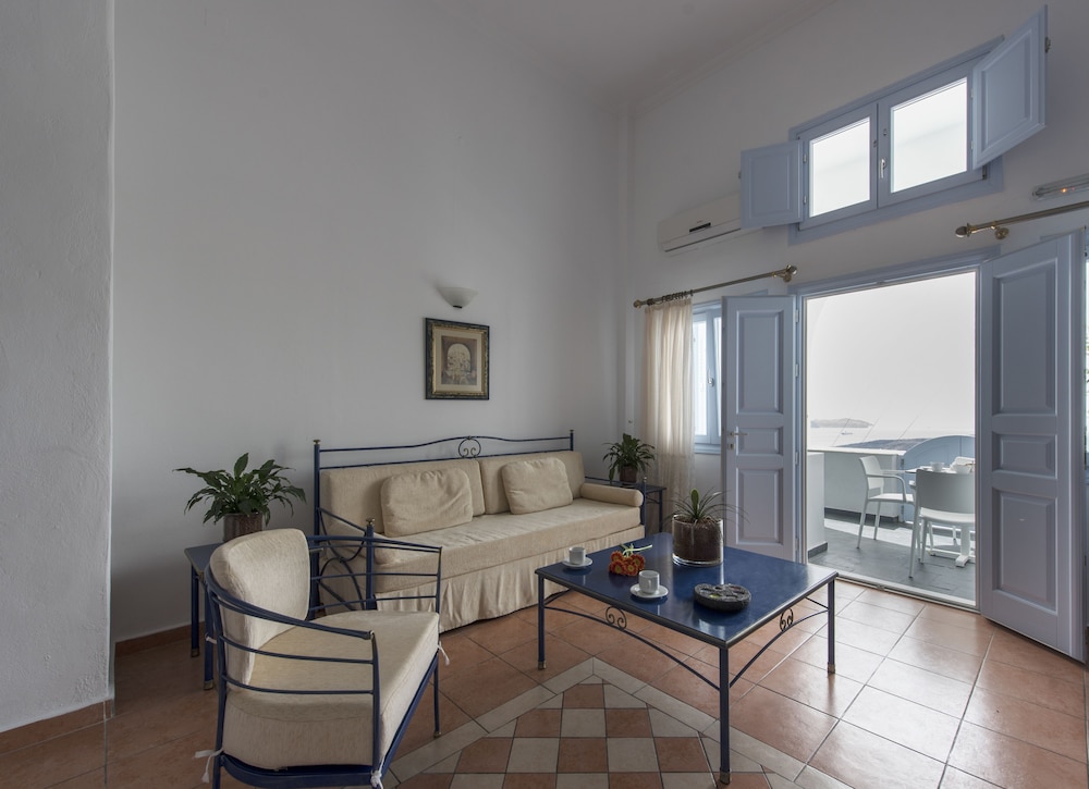 Grand Suite (Caldera View)