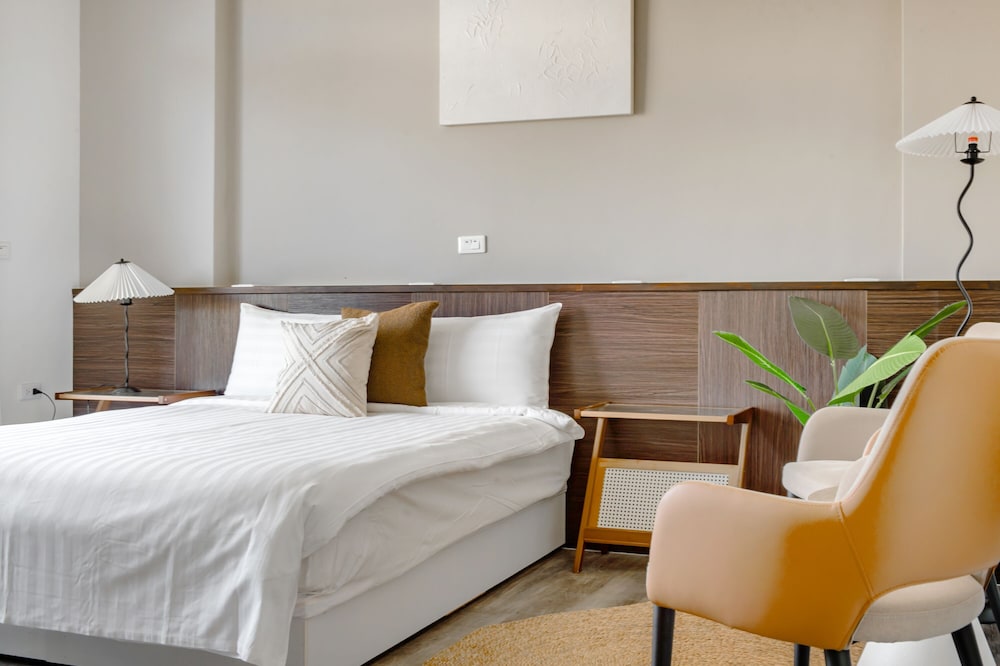 Suite with Balcony - Photo 2