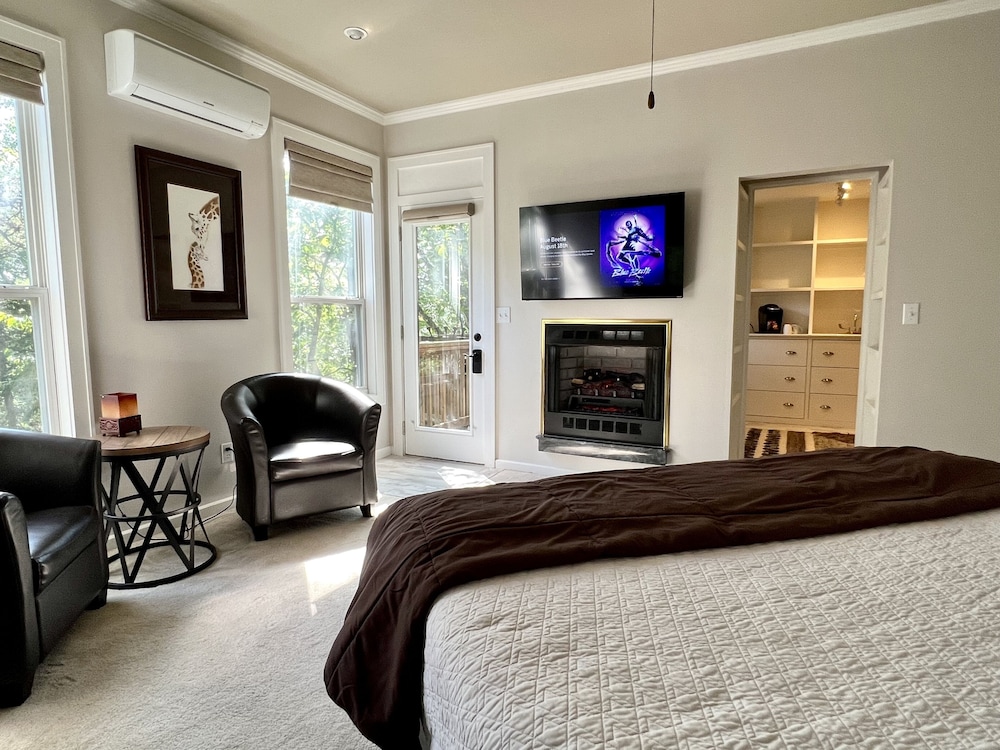 Premium Suite, 1 King Bed, Jetted Tub, Mountain View (South Pointe)