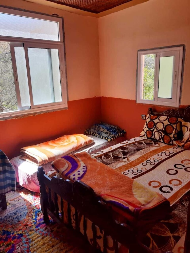 Double Room, 1 Double Bed, Shared Bathroom photo 2