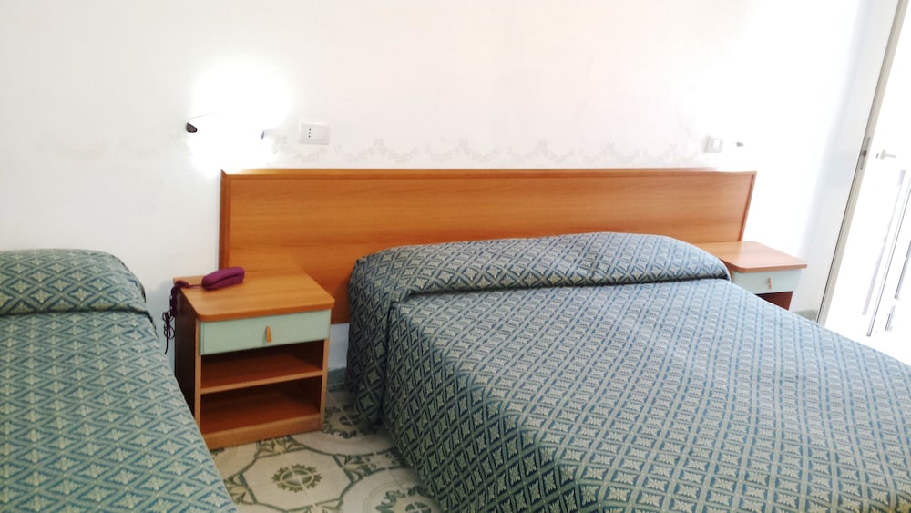 Standard Triple Room photo 3