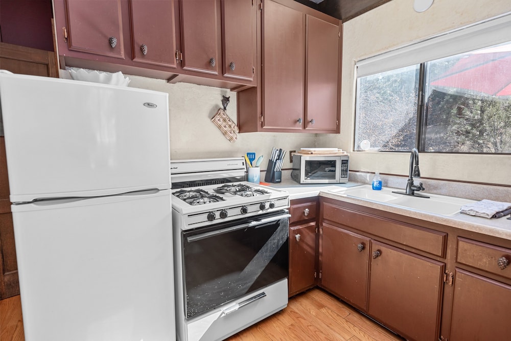 House, Multiple Beds, Hot Tub, Mountain View photo 3